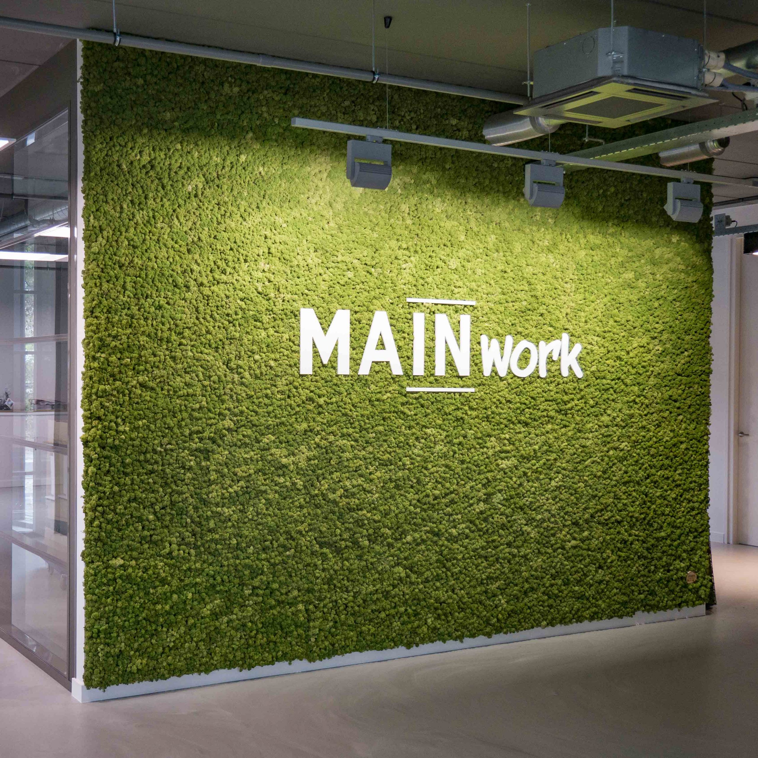 Mooswand aus Islandmoos im Empfangsbereich eines Unternehmens